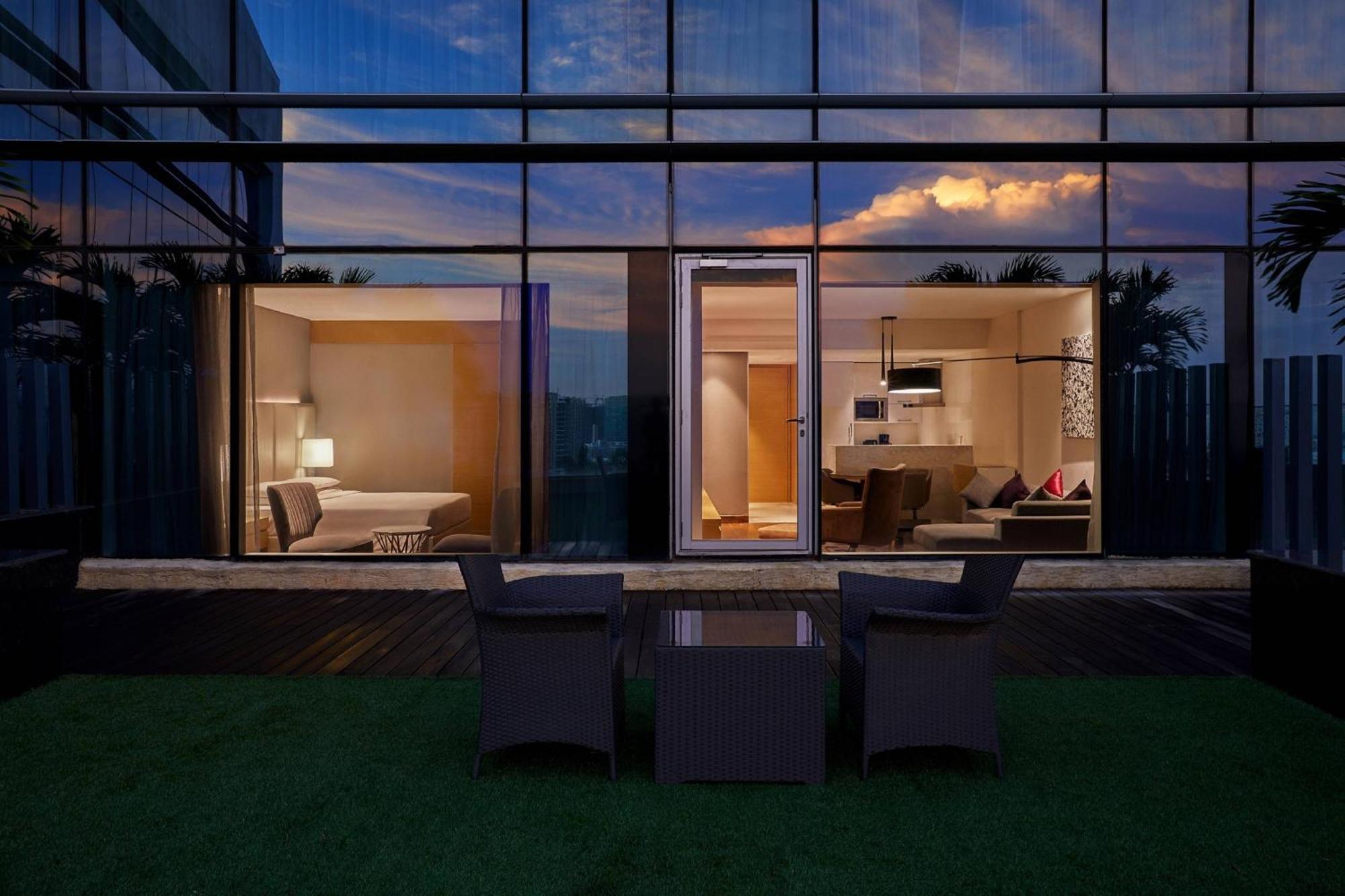 Marriott Executive Apartments Hyderabad Exterior foto